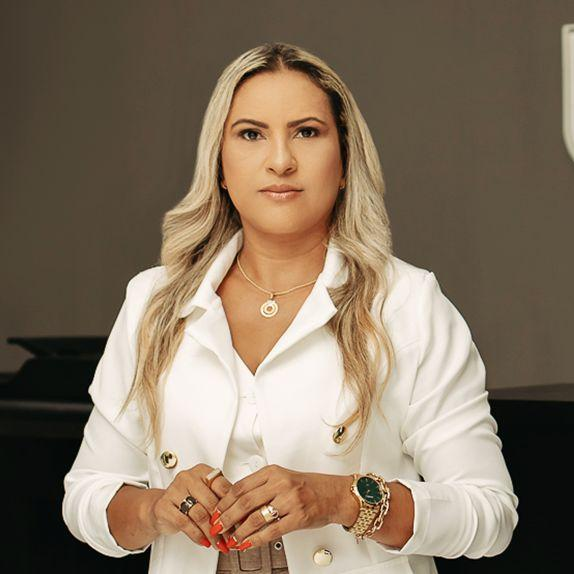 Dra. Claudinea Gomes